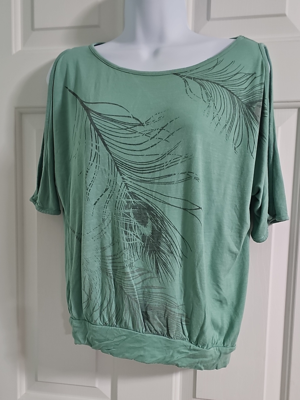 LASCANA COLD SHOULDER TOP XS Sage Green Feather Design